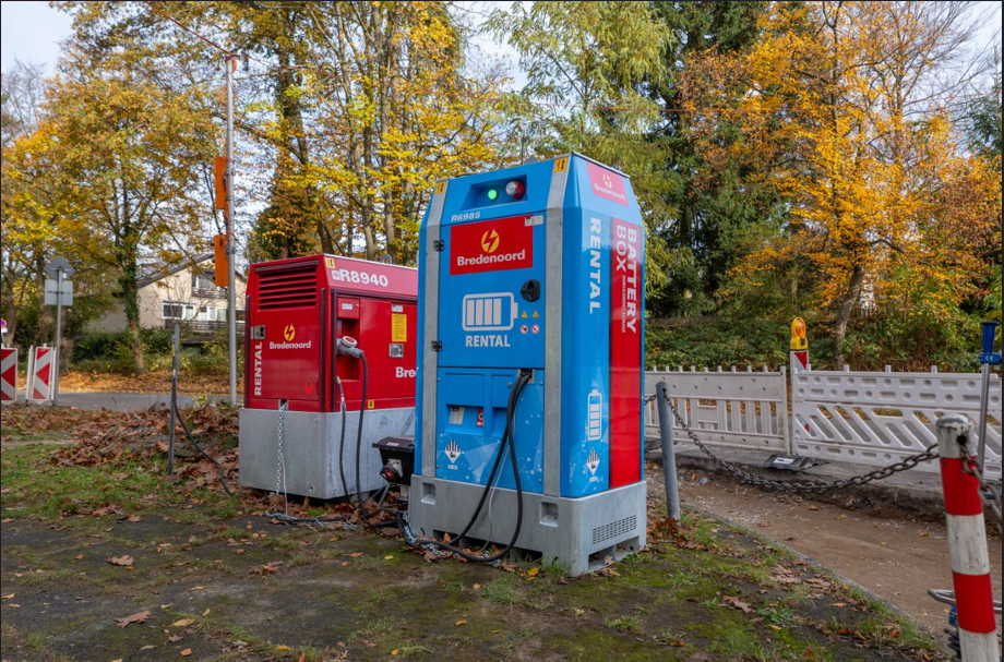 Das kleinste Hybrid-Set von Bredenoord_15 kVA Stage V + Battery Box 30